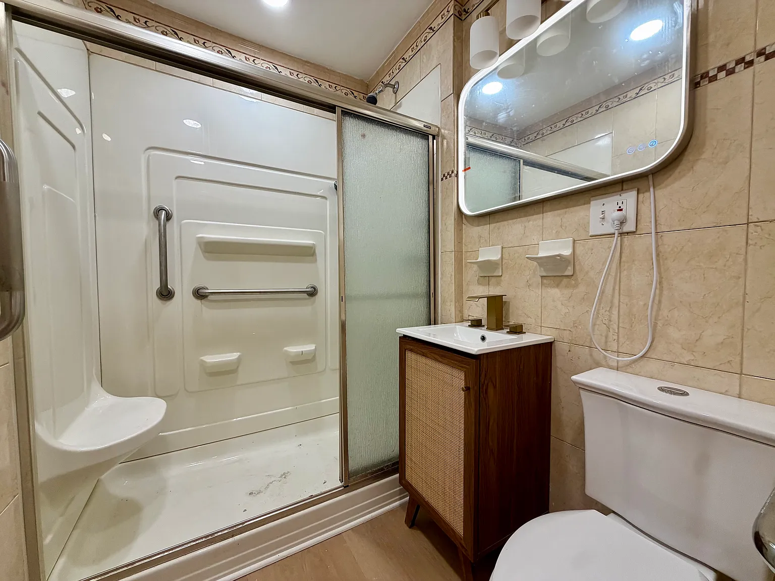 1 bed, 900 sqft, $1,800 — Photo 3
