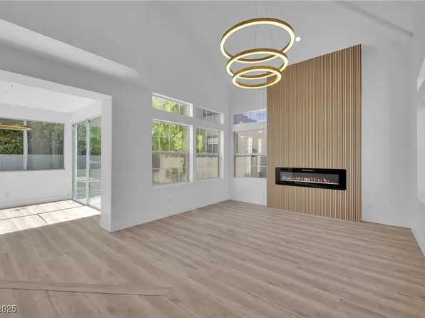 5024 Saint Annes Dr, Las Vegas, NV 89149