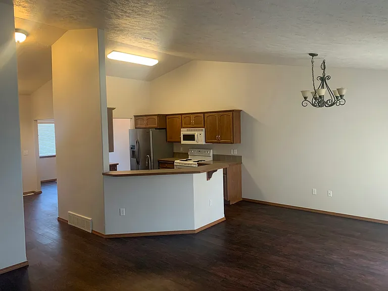 14308 E 31st Ln — Photo 35