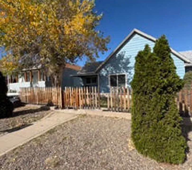 835 Robinson Ave