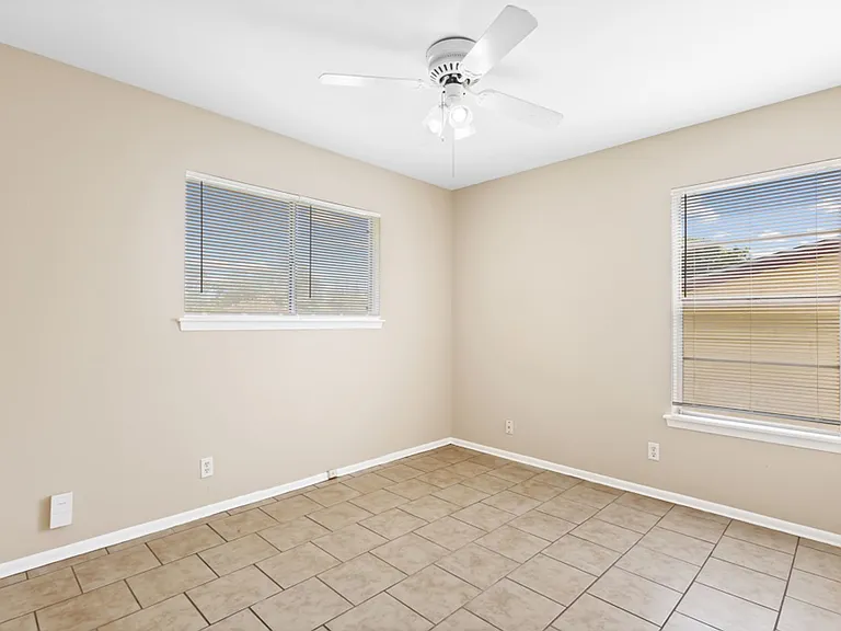 4518 Clear Spring Dr — Photo 15