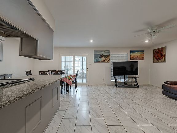 3rd image of 2721 W Oakdale Rd