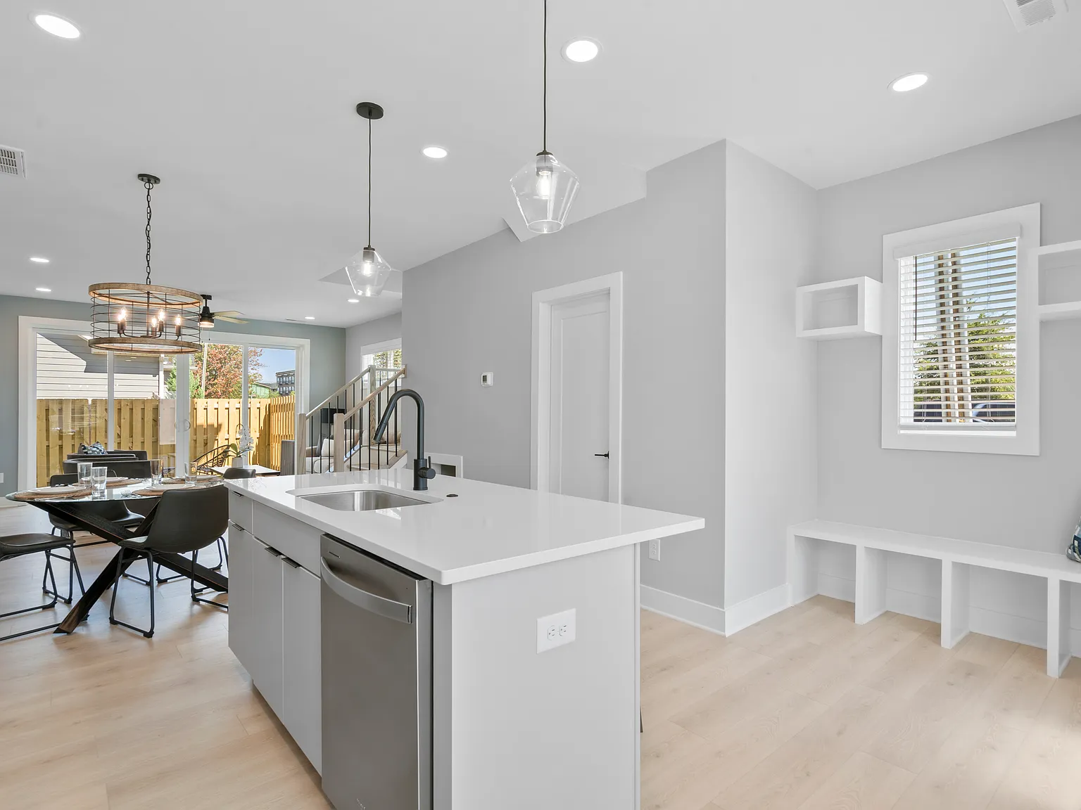 3 bed, 3.5 bath, $3,000 — Photo 4