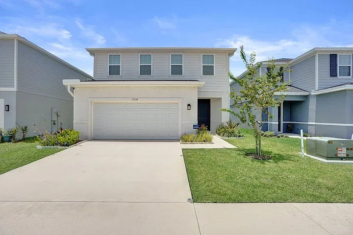 4 bed, 2370 sqft, $3,850 — Photo 2