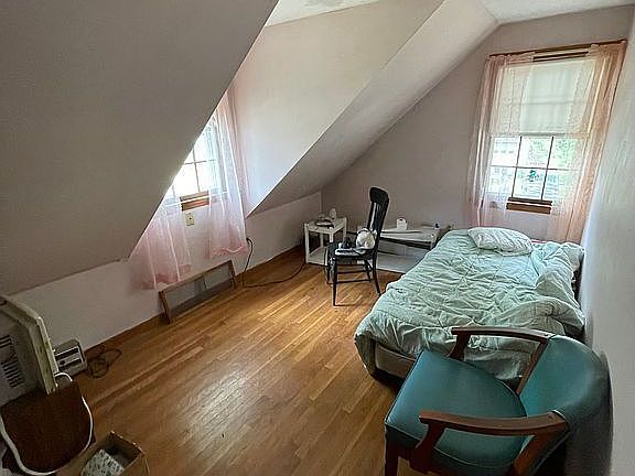 Upstairs Bedroom2