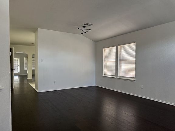 4th image of 901 House Creek Dr