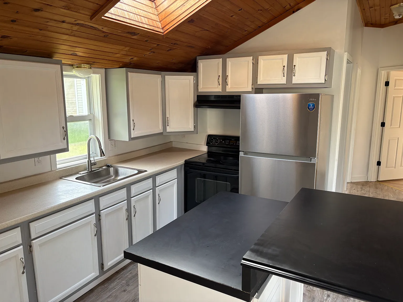 2 bed, 860 sqft, $1,850 — Photo 3