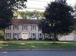 24 Arthurs Ct, Stratford, CT 06614