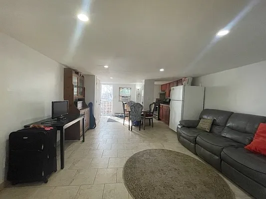 Rented by URBAN UTOPIA REALTY LLC | media 6