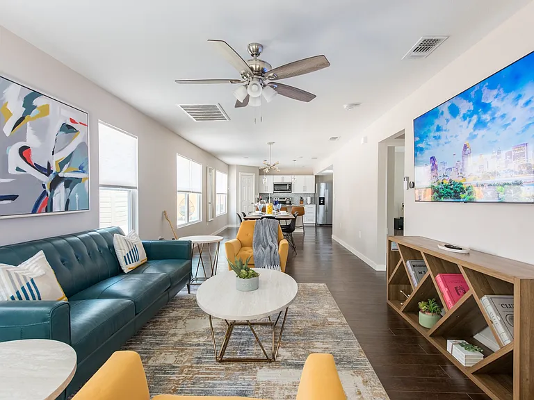 708 S Olive St — Photo 14