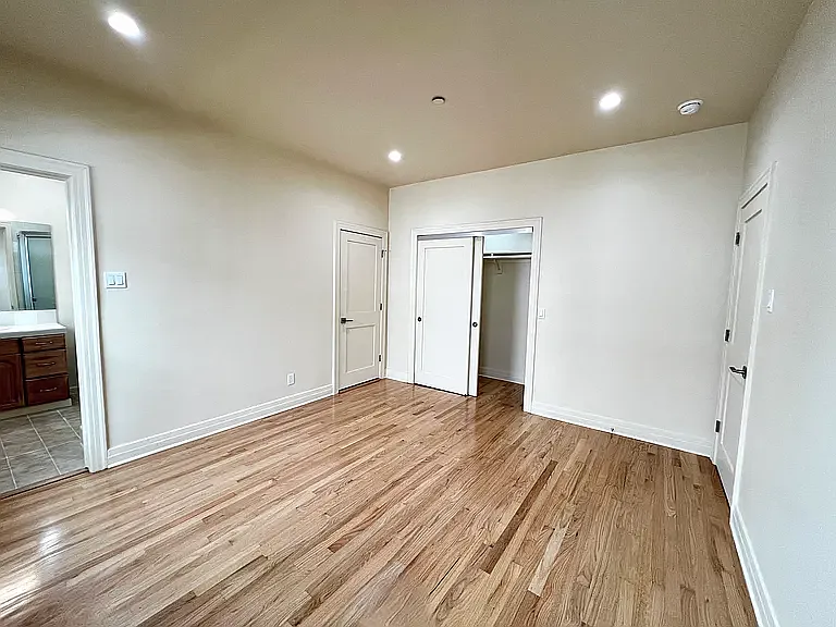 312 N Palm Dr — Photo 23