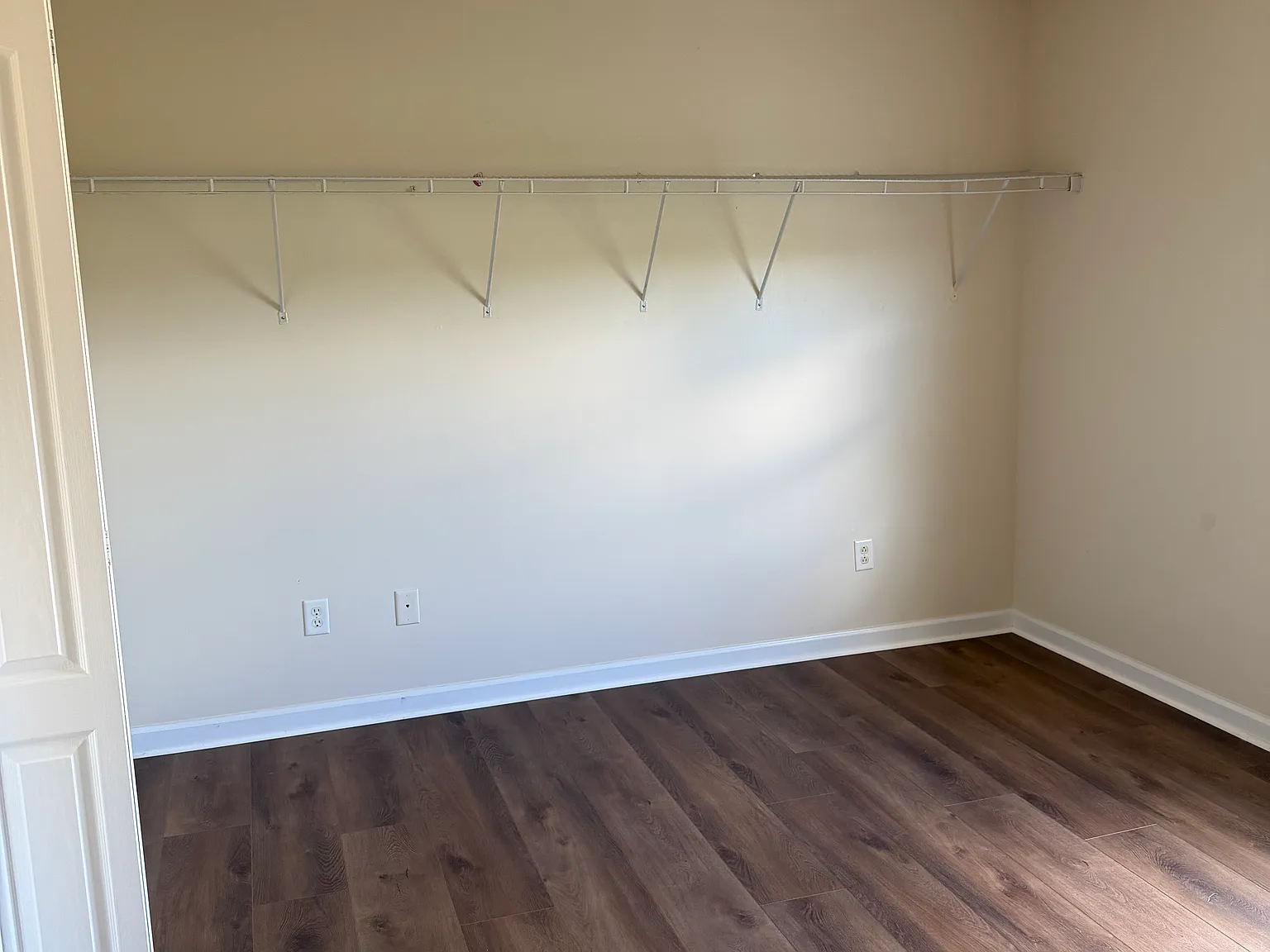 4 bed, 2357 sqft, $850 — Photo 2