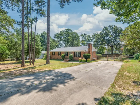 15350 Catawba Cir S, Matthews, NC 28104