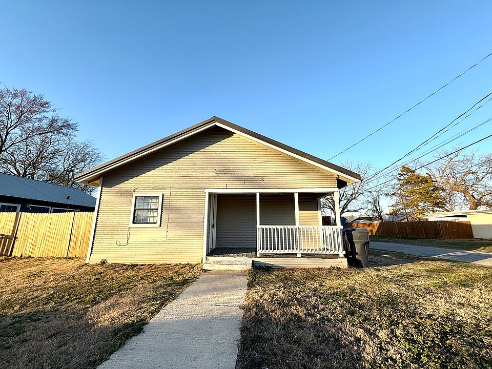 1st image of 901 2nd Ave NW