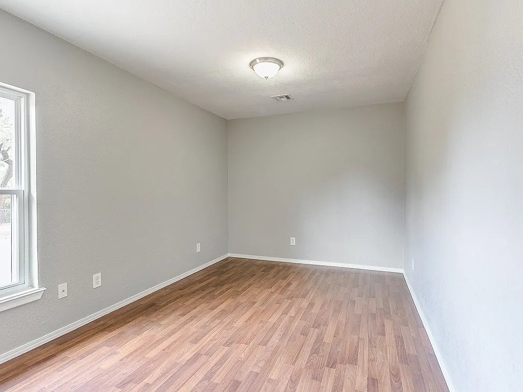 Remodeled 3 Bed/1.5 Bath Home — Photo 4