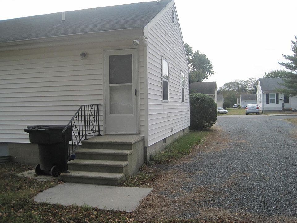 2nd image of 117 Marshall St