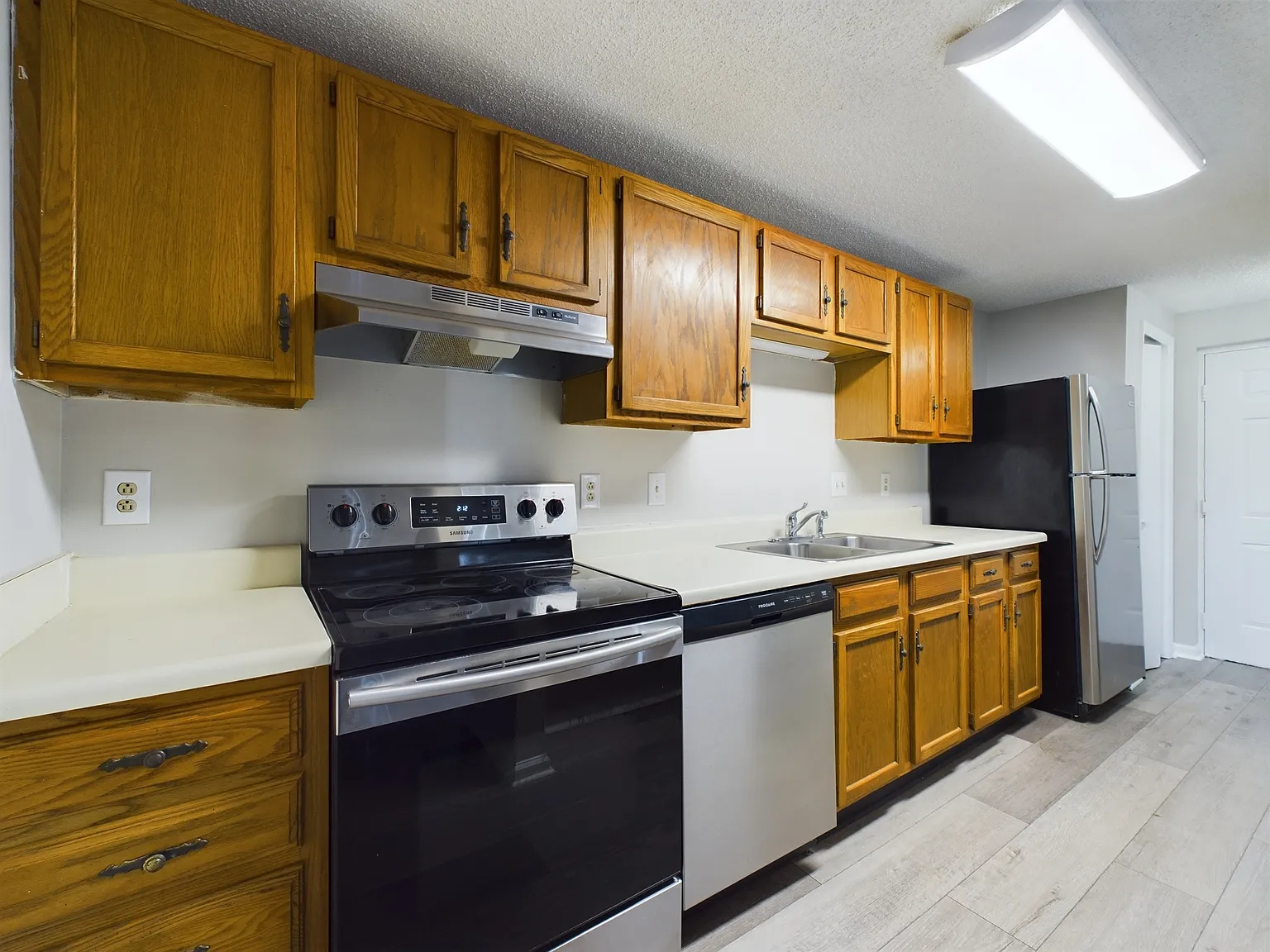 9511 Shannon Green Dr — Photo 3