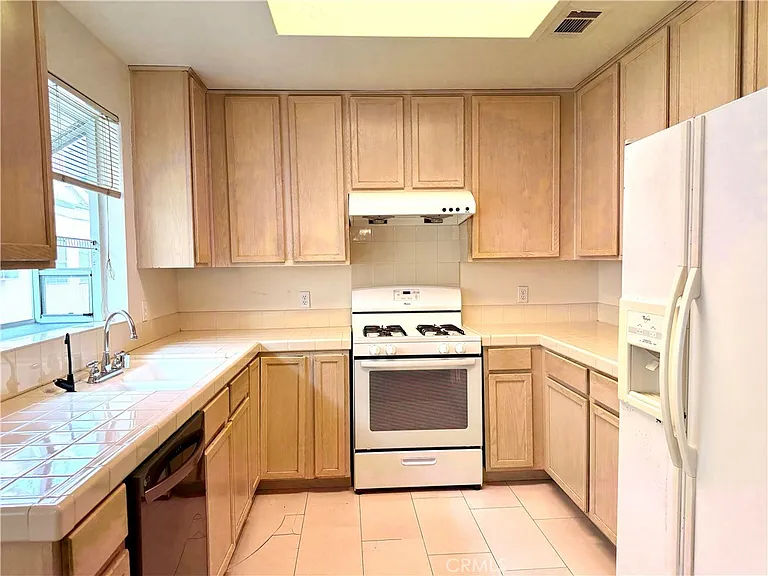 312 Genoa St #C — Photo 7