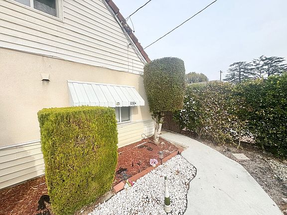 4th image of 609 E Longden Ave #B