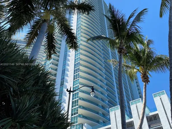 1331 Brickell Bay Dr, Miami, FL