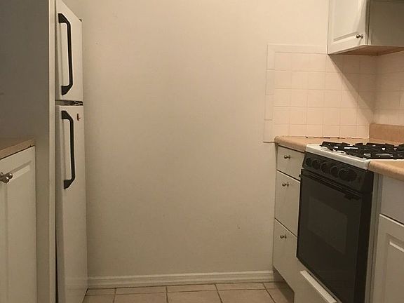 4th image of 169 Allen St APT 1D