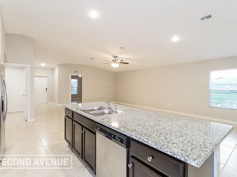 291 Foley St SE — Photo 9