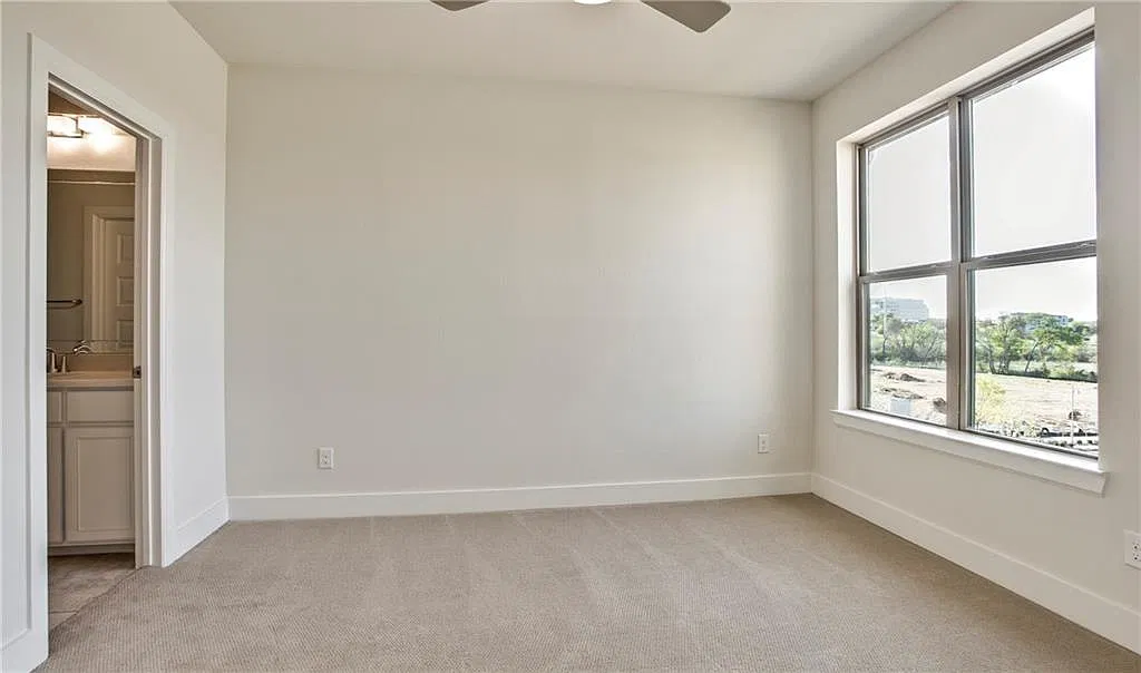 3 bed, 3.5 bath, 2389 sqft, $4,000 — Photo 4