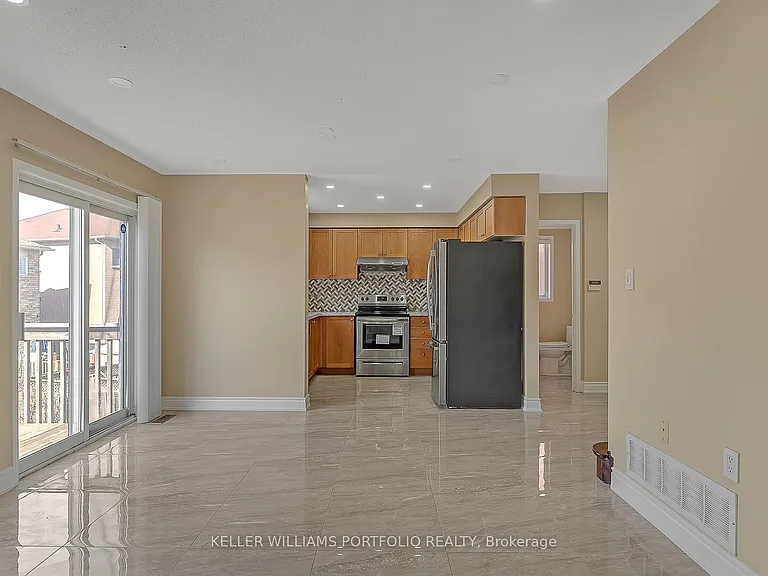 99 Dells Cres — Photo 11