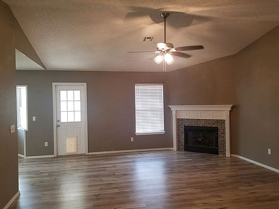 2nd image of 1406 N Pine Creek Dr