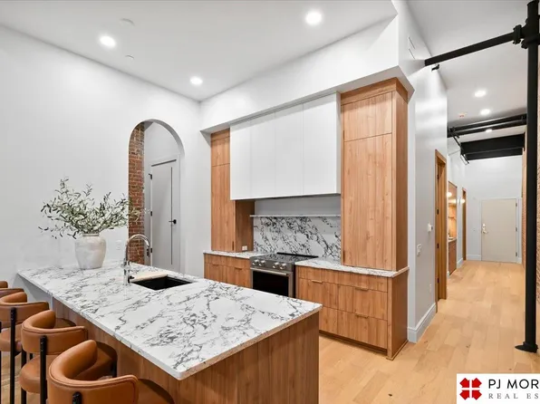 1105 Harney St APT 202, Omaha, NE 68102