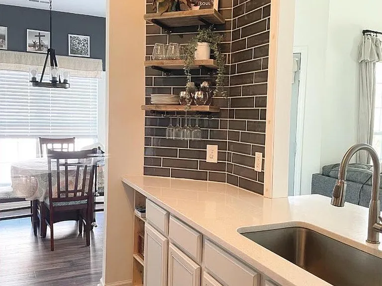240 Solness Ave — Photo 5