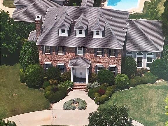 3rd image of 2806 Sleepy Hollow Ln