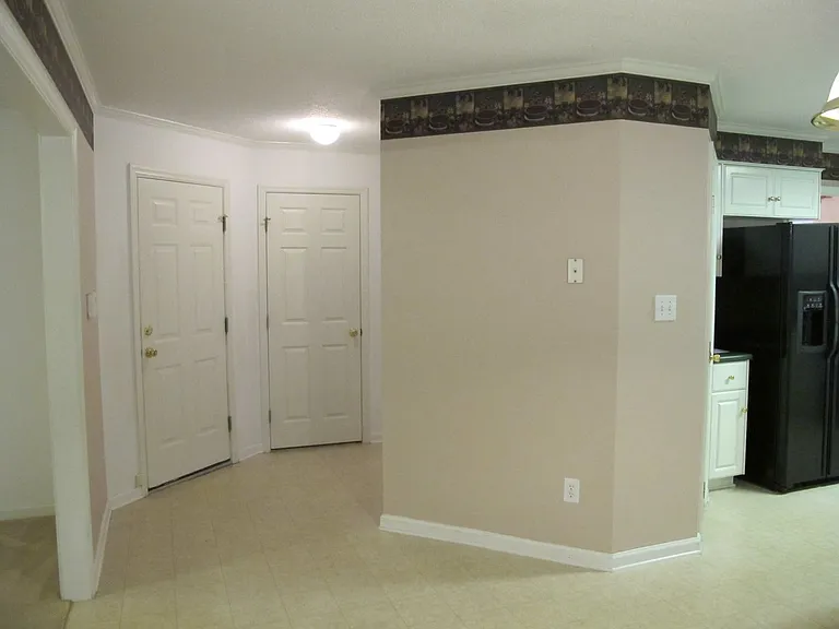 600 Surrey Ln — Photo 12