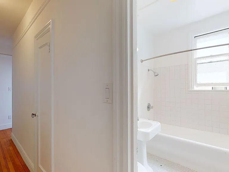430 9th Ave — Photo 7