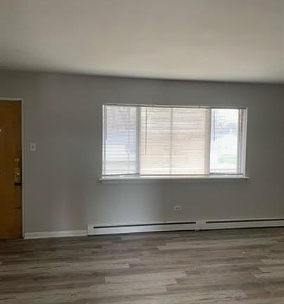 3rd image of 4931 Columbus Dr #8