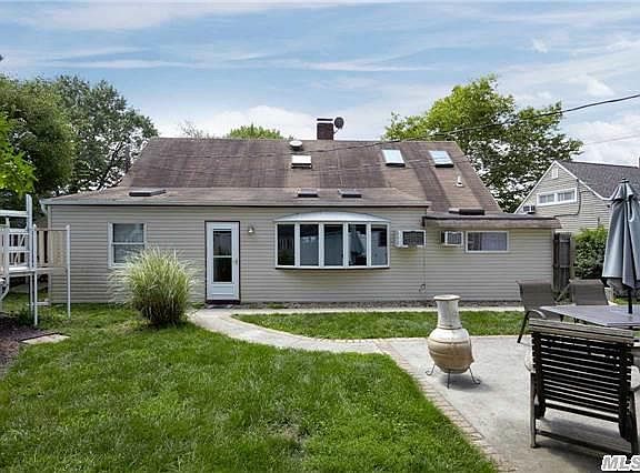 3rd image of 7 Arbor Ln