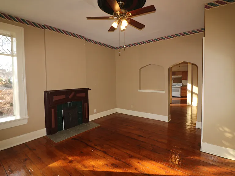 1316 E 10th St #1 — Photo 20