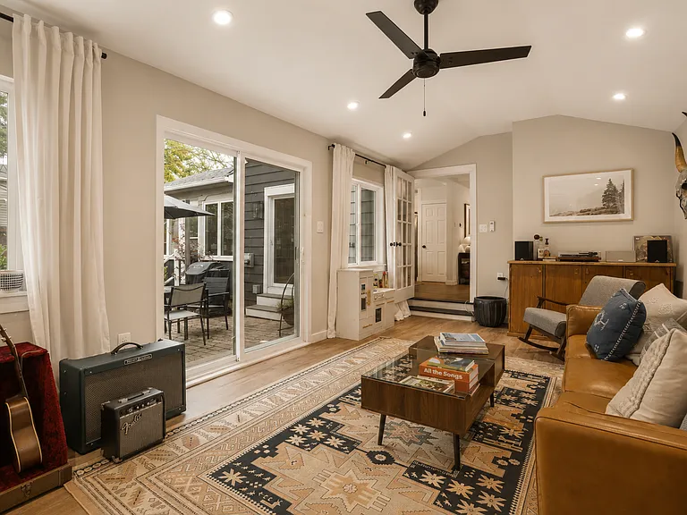 2 Kershaw Ave — Photo 6