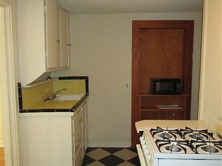 908 W 22nd St #E — Photo 3