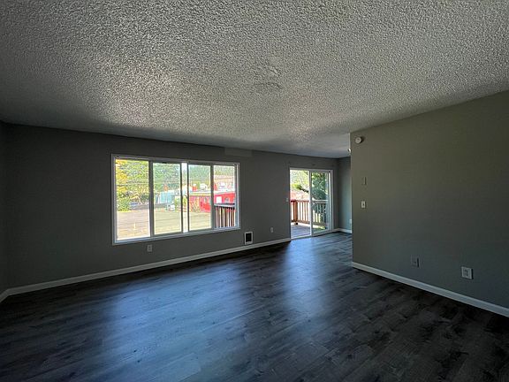 4th image of 3600-3602-3604 3606th SE #3608 & 3610-19