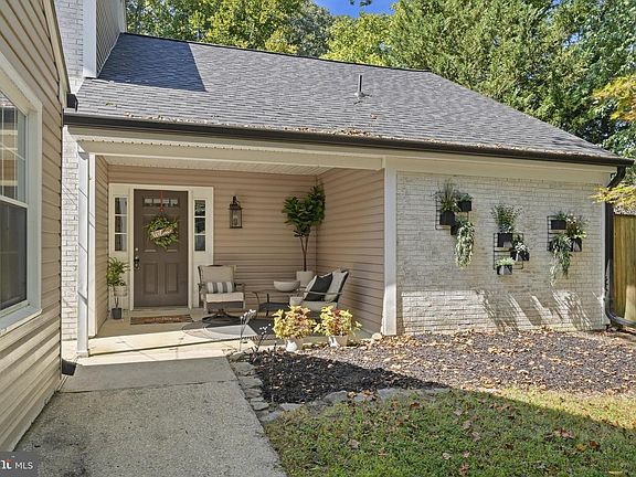 2nd image of 1743 Mayfair Pl