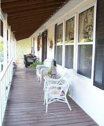 3rd image of 722 W Avenue A