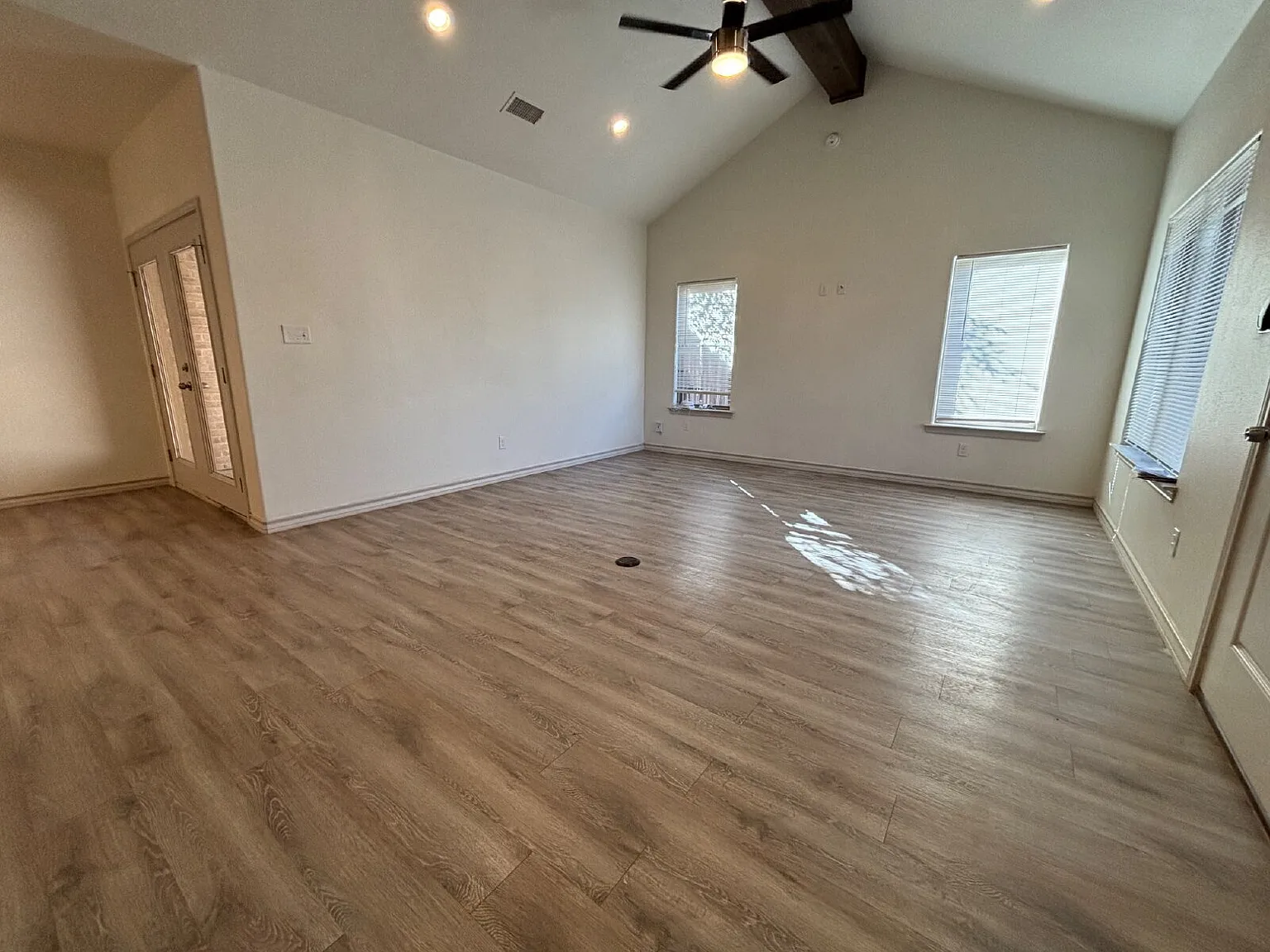 3 bed, 2.0 bath, 1543 sqft, $1,500 — Photo 2