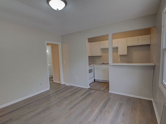 4th image of 304 Larson Ct #3