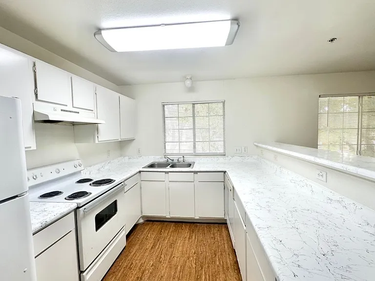 2520 W Prairie St — Photo 10