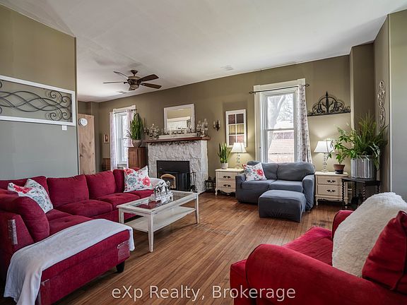 5th image of 352 Berford St