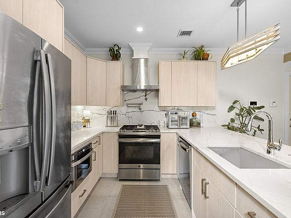 3rd image of 95 Thorne St #1