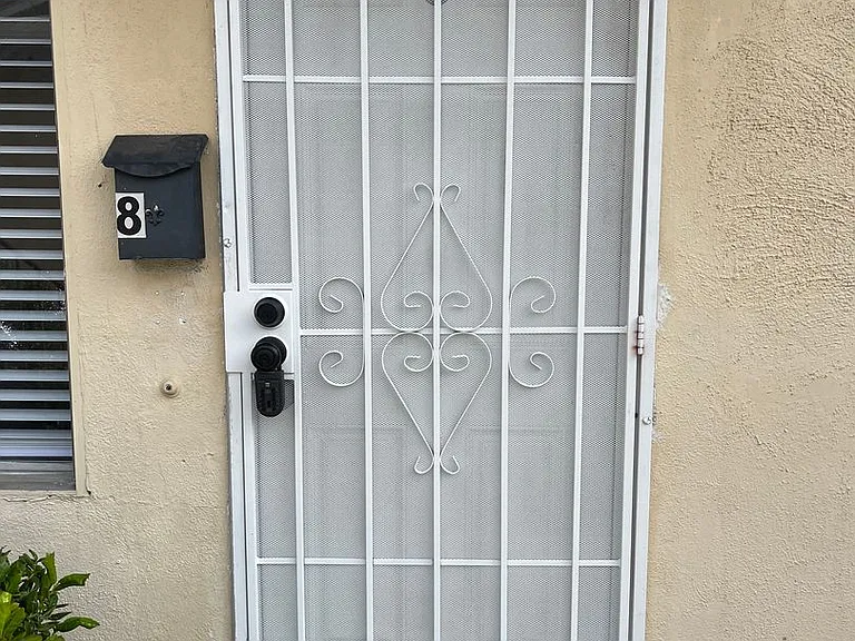 305 E Colorado Blvd — Photo 3