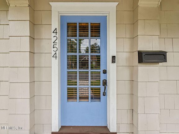 3rd image of 4254 MARQUETTE Avenue