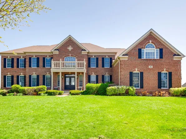 18 Tournament Dr N, Hawthorn Woods, IL 60047